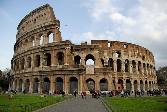 View of the colosseum in Rome-coliseo-de-roma-arquitectura-