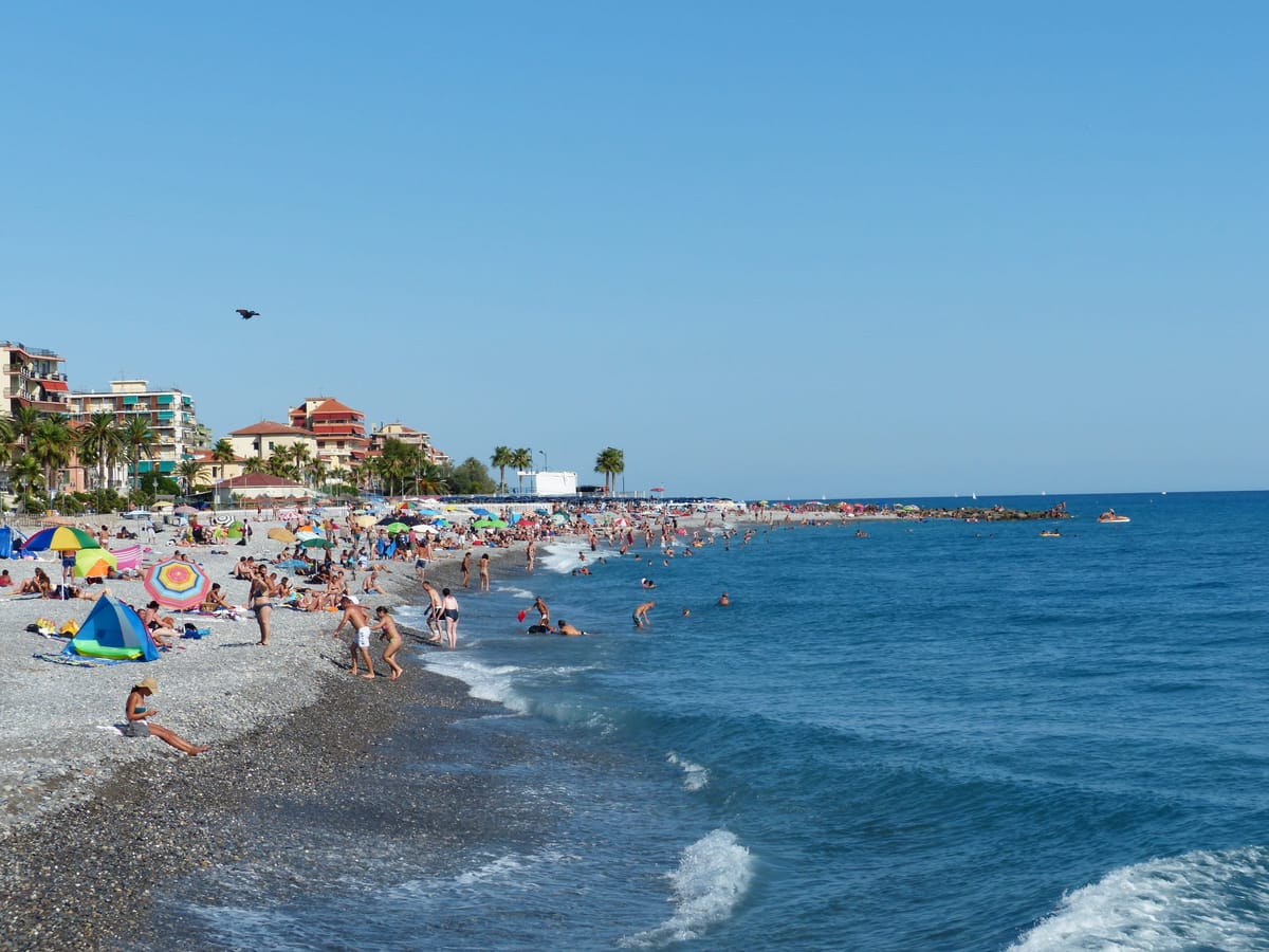 PLAYA Y OLAS (MICRORRELATO)