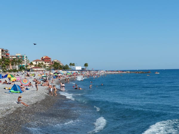 PLAYA Y OLAS (MICRORRELATO)